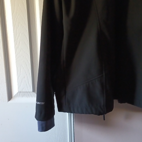Black Jacket - Picture 9 of 10